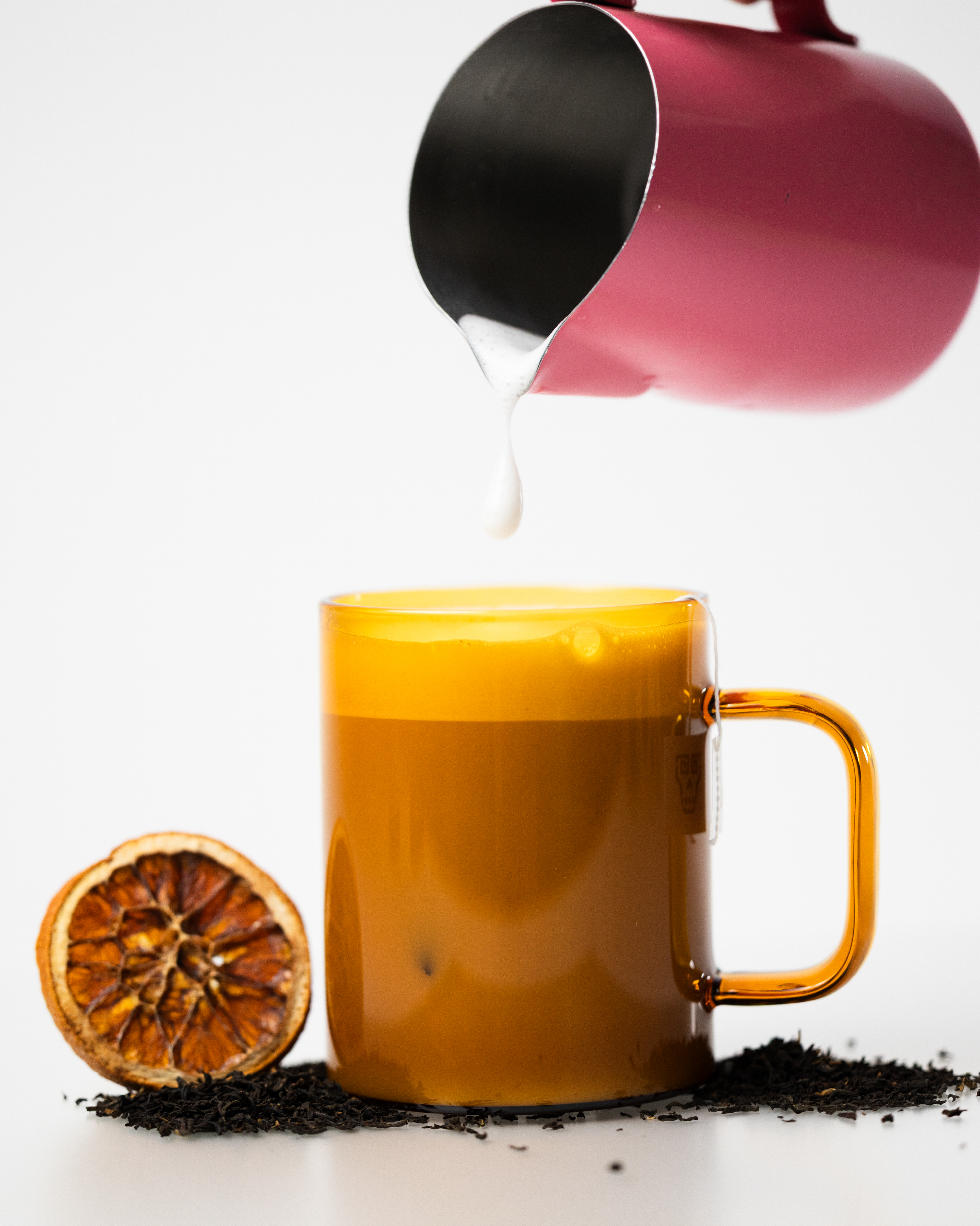 Earl grey tea drink blended with frothy + adaptogens oat milk